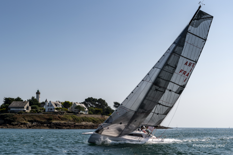 Xavier Bénéteau FRA 001 upwind